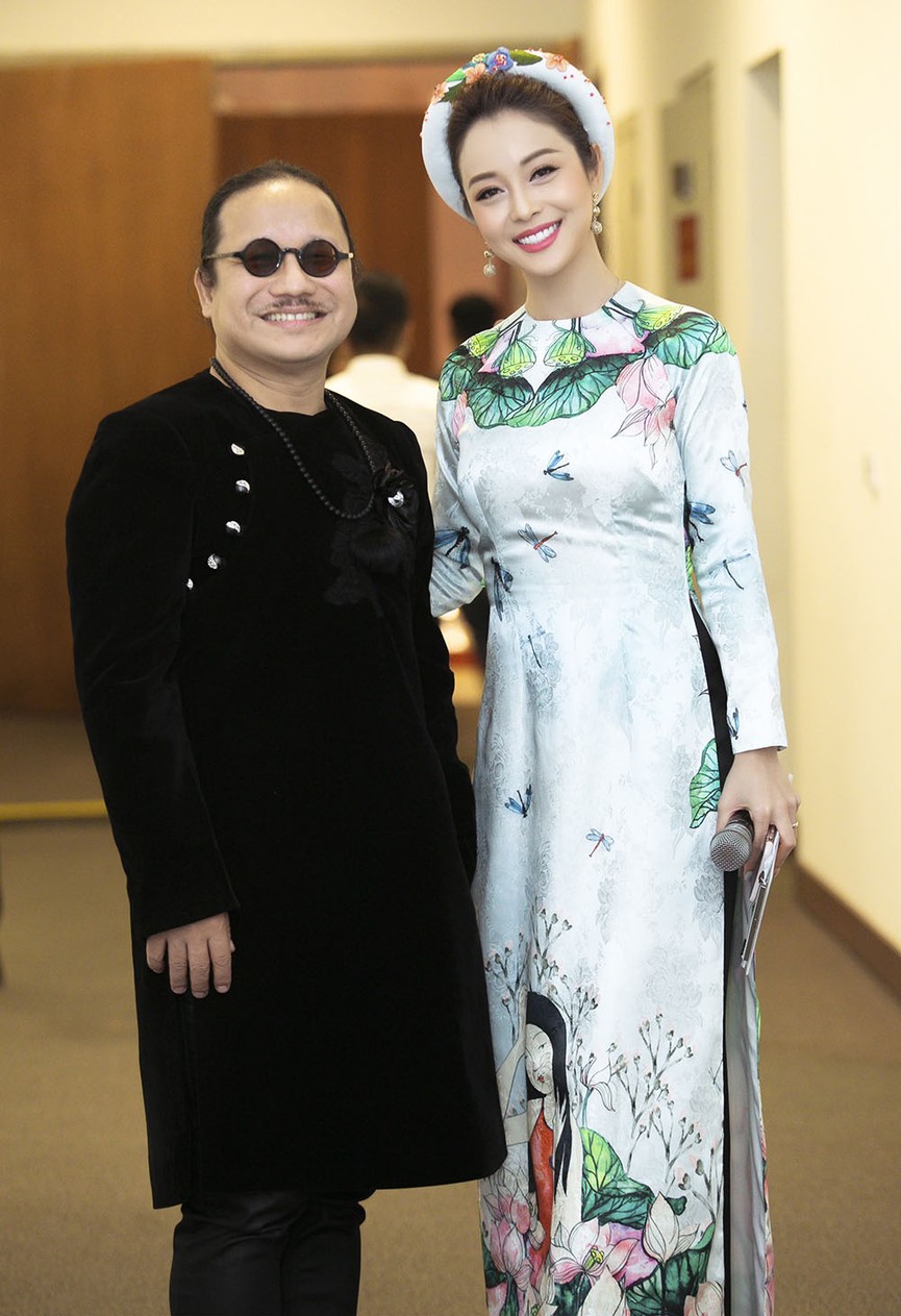 Jennifer Phạm mặc áo dài Tết, rạng rỡ hội ngộ chồng cũ Quang Dũng - ảnh 13