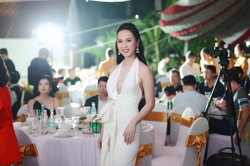 Dàn Hoa hậu, Á hậu gợi cảm tại đêm gala trao giải Tiền Phong Championship 2020 - ảnh 11