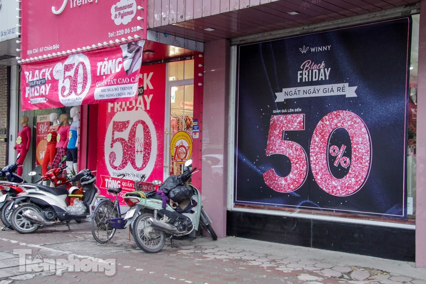 Trước Black Friday, các cửa hàng Hà Nội đồng loạt tung khuyến mãi - ảnh 10