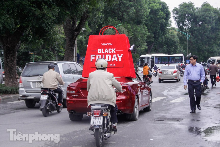 Trước Black Friday, các cửa hàng Hà Nội đồng loạt tung khuyến mãi - ảnh 11