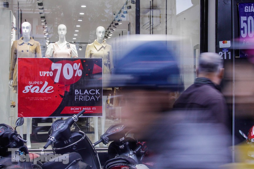 Trước Black Friday, các cửa hàng Hà Nội đồng loạt tung khuyến mãi - ảnh 5
