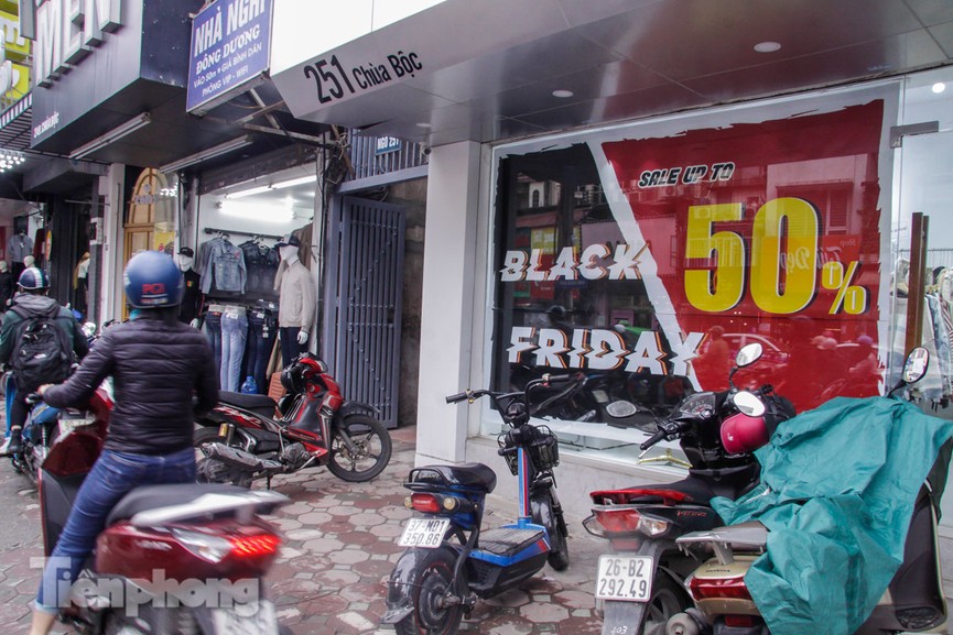 Trước Black Friday, các cửa hàng Hà Nội đồng loạt tung khuyến mãi - ảnh 6