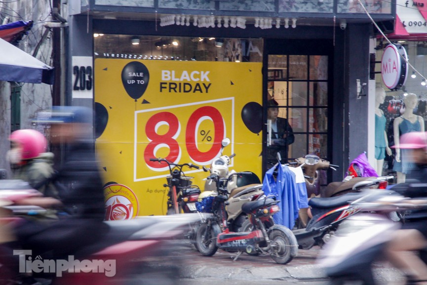 Trước Black Friday, các cửa hàng Hà Nội đồng loạt tung khuyến mãi - ảnh 8