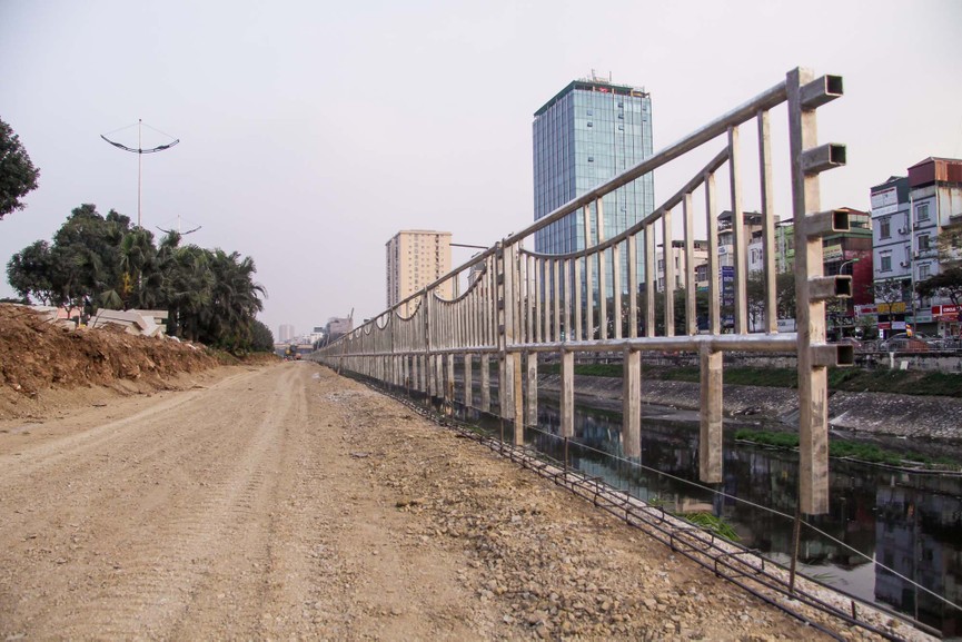 Cận Tết, đường Láng vẫn ngổn ngang sau xén dải phân cách - ảnh 8