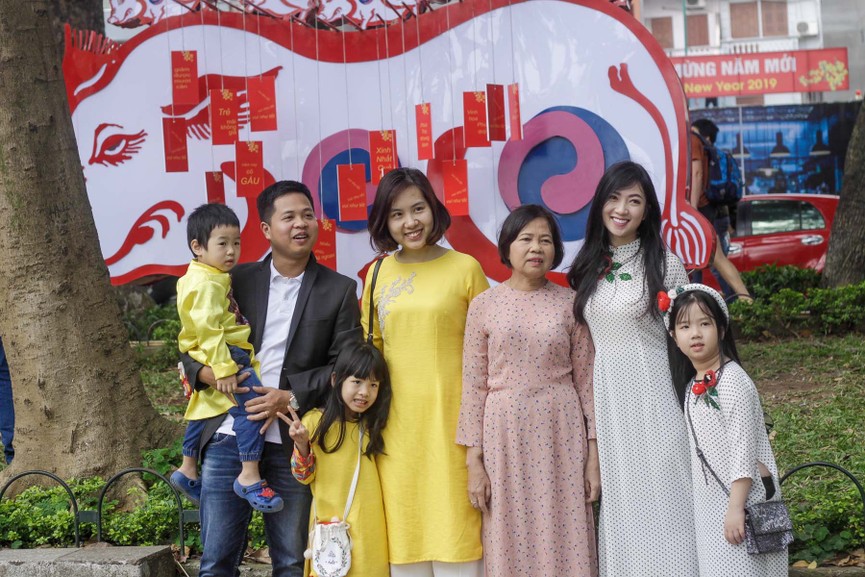Hồ Gươm đẹp bình dị, khác lạ trong ngày mùng 1 Tết - ảnh 6