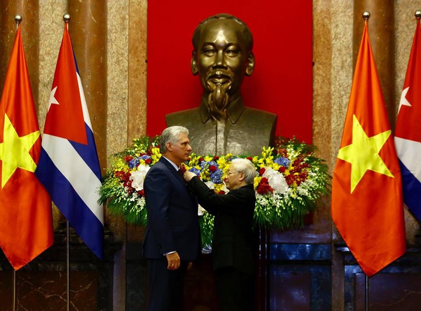 Lễ trao tặng Huân chương Hồ Chí Minh cho Chủ tịch Cuba - ảnh 2