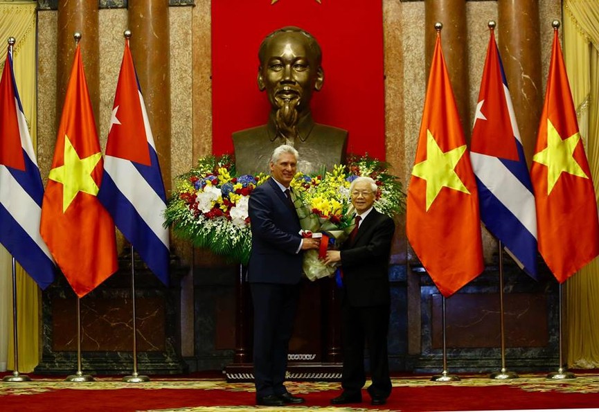 Lễ trao tặng Huân chương Hồ Chí Minh cho Chủ tịch Cuba - ảnh 1