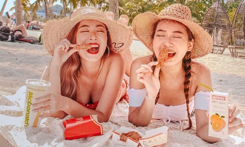 Cặp chị em hot girl xinh đẹp, nổi tiếng trong giới trẻ Singapore - ảnh 1