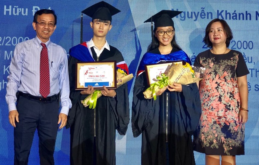 Hình ảnh ấn tượng tại Lễ trao học bổng Nâng bước thủ khoa 2018 - ảnh 5