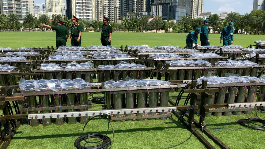 Cận cảnh trận địa pháo hoa ở TP.HCM trước giờ khai hỏa - ảnh 1