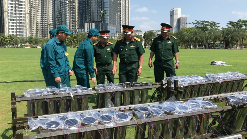 Cận cảnh trận địa pháo hoa ở TP.HCM trước giờ khai hỏa - ảnh 4