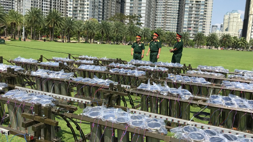 Cận cảnh trận địa pháo hoa ở TP.HCM trước giờ khai hỏa - ảnh 5