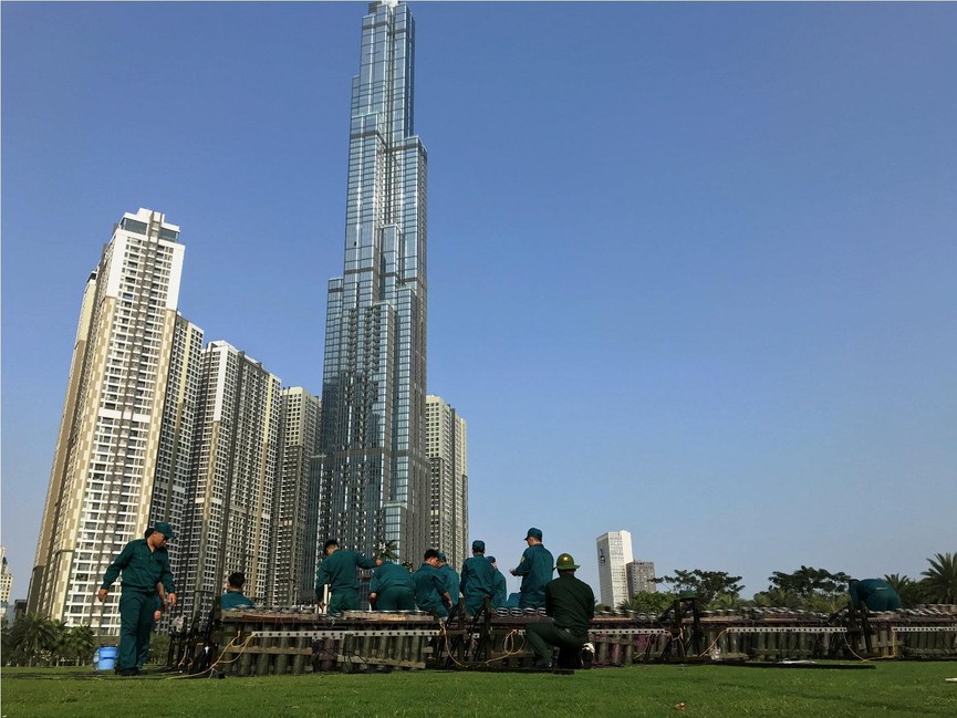 Cận cảnh trận địa pháo hoa ở TP.HCM trước giờ khai hỏa - ảnh 7