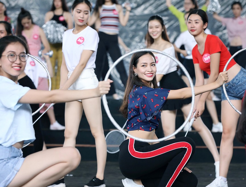 Ngập tiếng cười trong buổi tập chuẩn bị Gala 30 năm Hoa hậu Việt Nam - ảnh 1