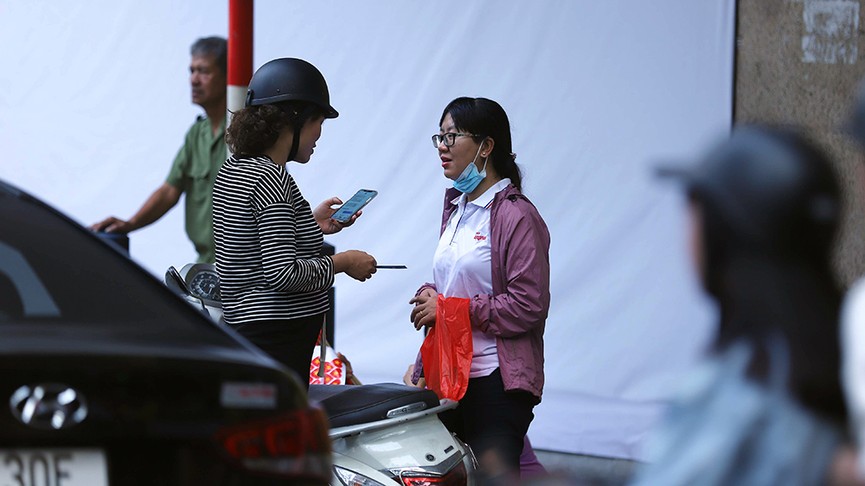 Vé chợ đen 'nóng' trước trận Việt Nam - Campuchia - ảnh 14