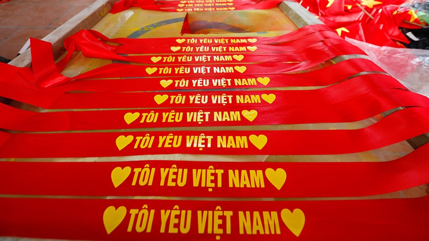 Làng làm cờ Tổ quốc bội thu nhờ AFF Cup 2018 - ảnh 9