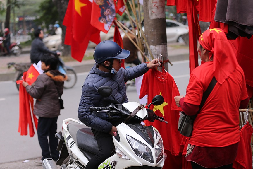 Bán hàng quên ăn trong ngày chung kết lượt về AFF Cup 2018 - ảnh 5