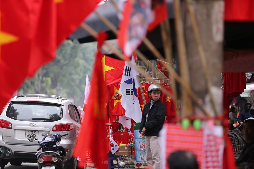 Bán hàng quên ăn trong ngày chung kết lượt về AFF Cup 2018 - ảnh 8