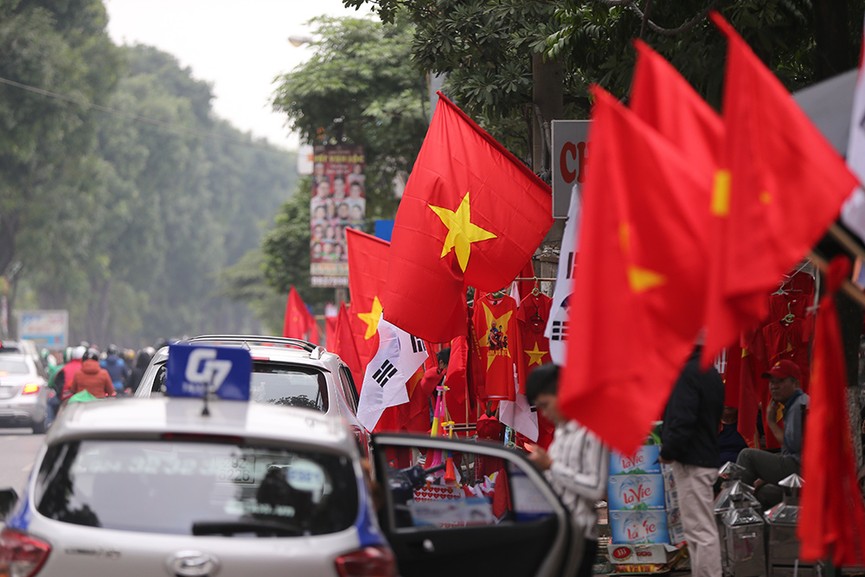 Bán hàng quên ăn trong ngày chung kết lượt về AFF Cup 2018 - ảnh 9