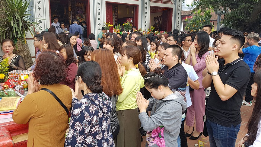 Ngàn người chen chân đi lễ Phủ Tây Hồ ngày rằm tháng Giêng - ảnh 5