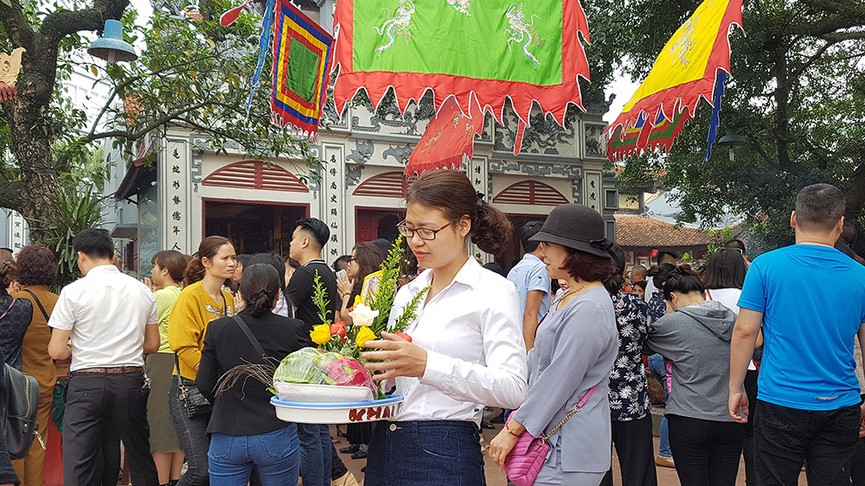 Ngàn người chen chân đi lễ Phủ Tây Hồ ngày rằm tháng Giêng - ảnh 7