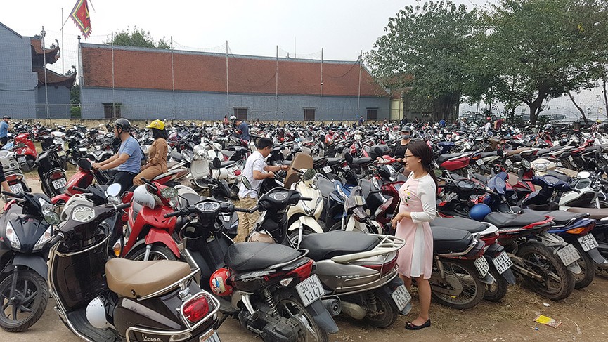 Ngàn người chen chân đi lễ Phủ Tây Hồ ngày rằm tháng Giêng - ảnh 12