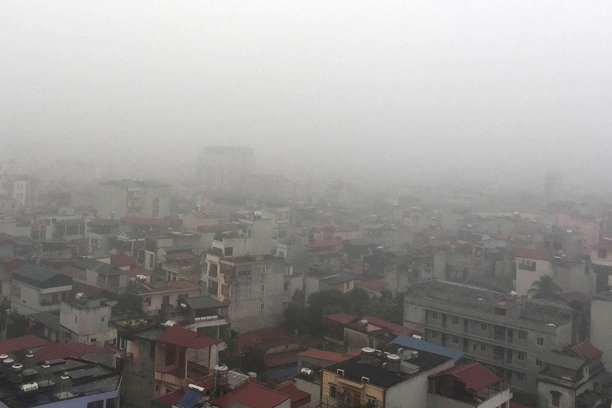 Hà Nội ngập trong sương mù, giao thông đi lại khó khăn - ảnh 11