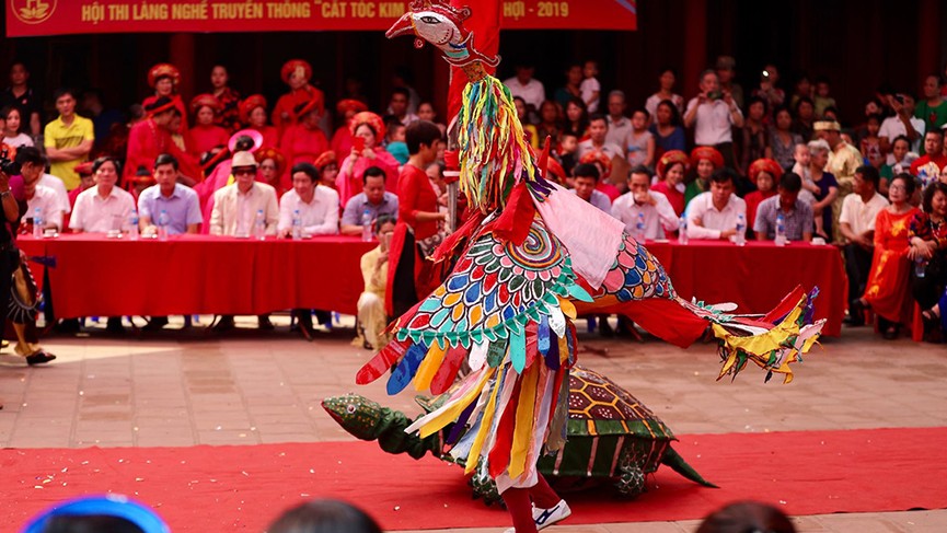 Người dân dự lễ hội Đền - Đình Kim Liên dưới cái nắng nóng như đổ lửa - ảnh 7
