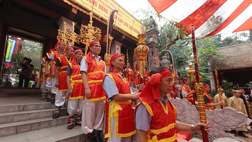 Người dân dự lễ hội Đền - Đình Kim Liên dưới cái nắng nóng như đổ lửa - ảnh 9