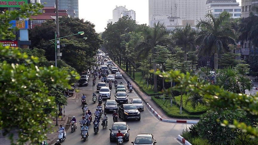 Giữa ngày nắng đổ lửa Hà thành, 'thiên đường' bóng mát là đây - ảnh 1