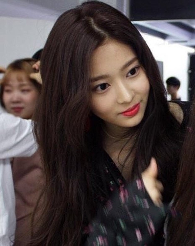 Kim Min Joo được khen xinh đẹp - ảnh 7