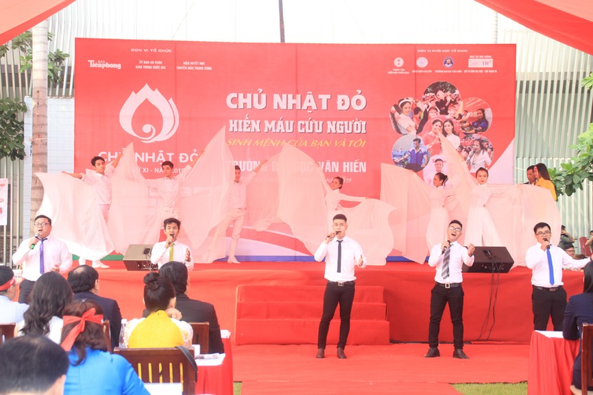 Chí Thiện, Tim, Phạm Trưởng... khuấy động Chủ nhật Đỏ 2019 - ảnh 4
