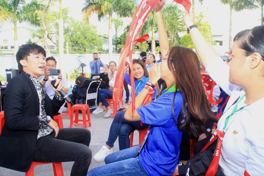 Chí Thiện, Tim, Phạm Trưởng... khuấy động Chủ nhật Đỏ 2019 - ảnh 7