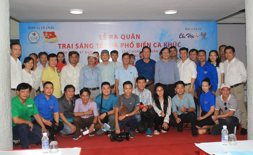 Nghệ sỹ TPHCM lên đường tìm tư liệu sáng tác về chiến sỹ tàu ngầm - ảnh 1