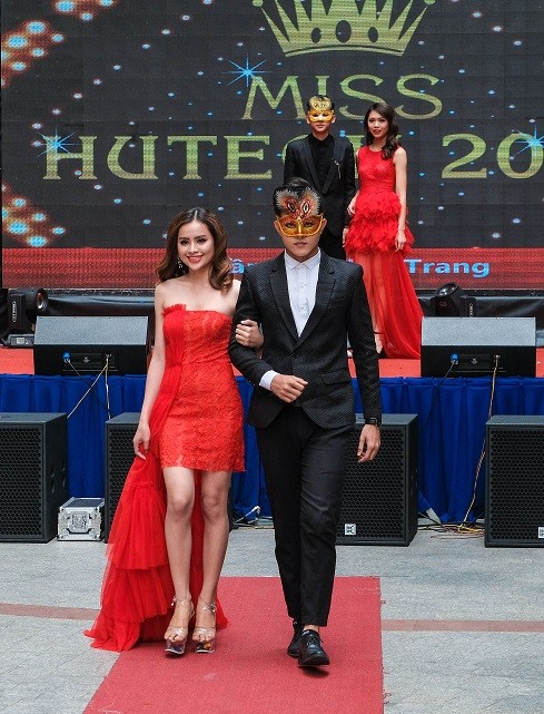 TOP 20 Miss HUTECH rạng ngời trong trang phục thời trang - ảnh 11