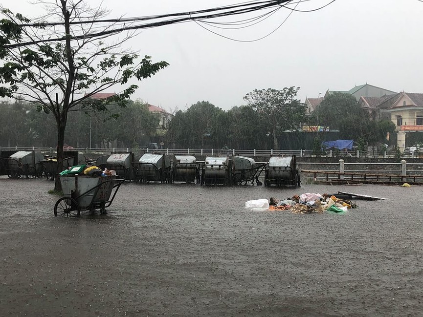 Mưa lớn tại Nghệ An, chợ Vinh thất thủ - ảnh 7
