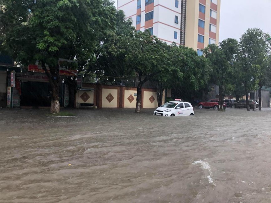 Mưa lớn tại Nghệ An, chợ Vinh thất thủ - ảnh 2