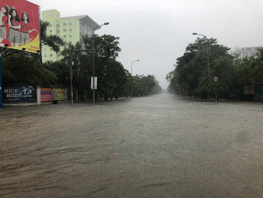 Mưa lớn tại Nghệ An, chợ Vinh thất thủ - ảnh 4