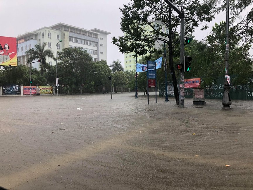 Mưa lớn tại Nghệ An, chợ Vinh thất thủ - ảnh 5