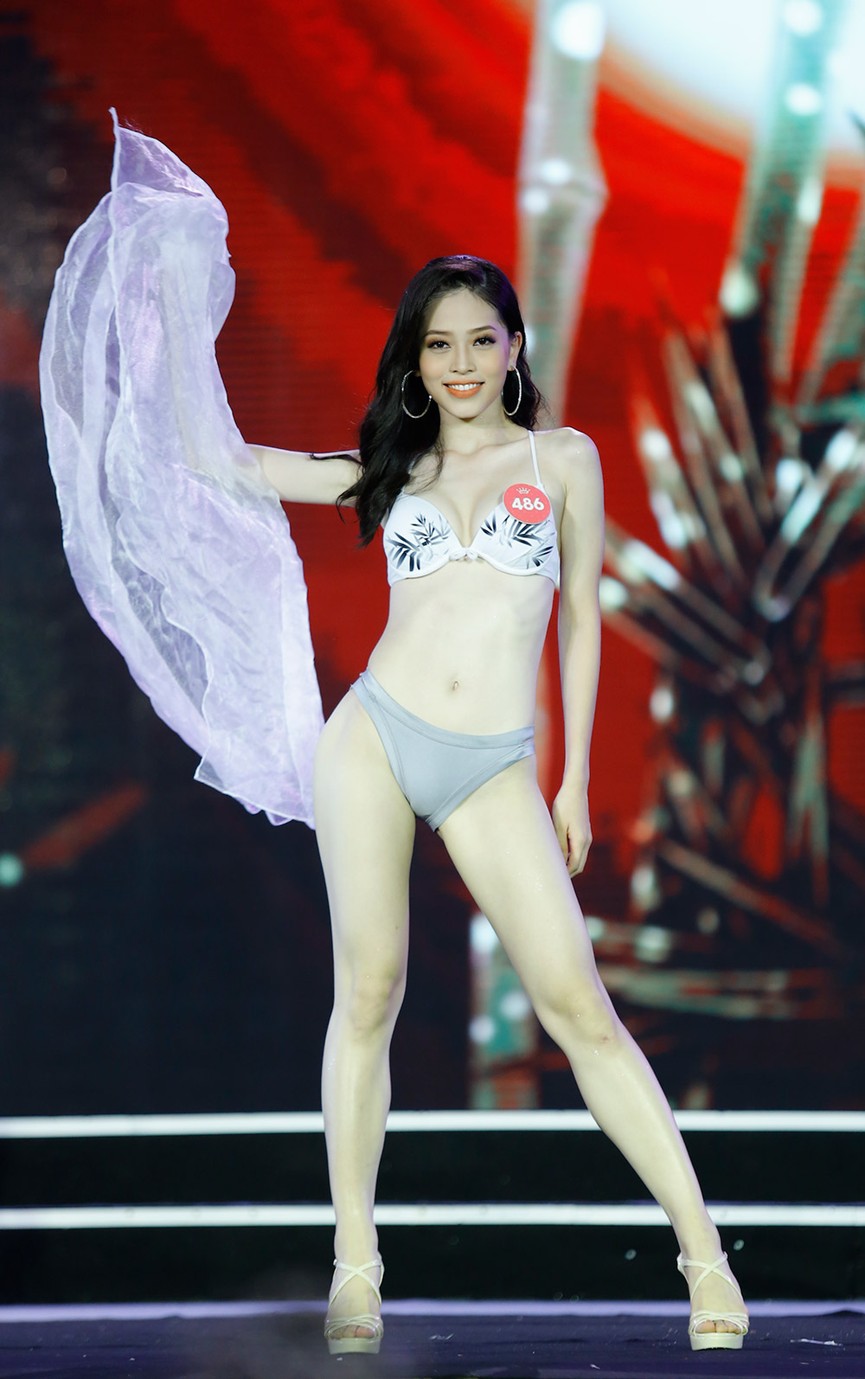 Thí sinh phía Bắc HHVN trình diễn bikini khoe vóc dáng nóng bỏng - ảnh 2