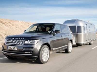 Range Rover kéo 2,4 tấn xuyên lục địa