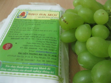 Nho dán cờ Trung Quốc: BigC bán ‘nho lạ’?