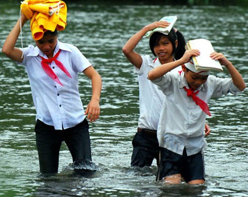 Học sinh 'làng đu dây' sẽ qua sông miễn phí