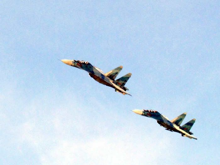 Tiêm kích SU-30 tuần tra tại Trường Sa