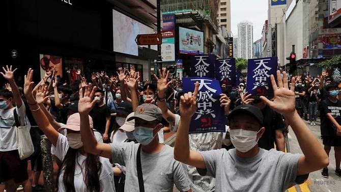 Người biểu tình Hong Kong xuống đường ngày 24/5 để phản đối luật an ninh quốc gia mới. (Ảnh: Reuters)