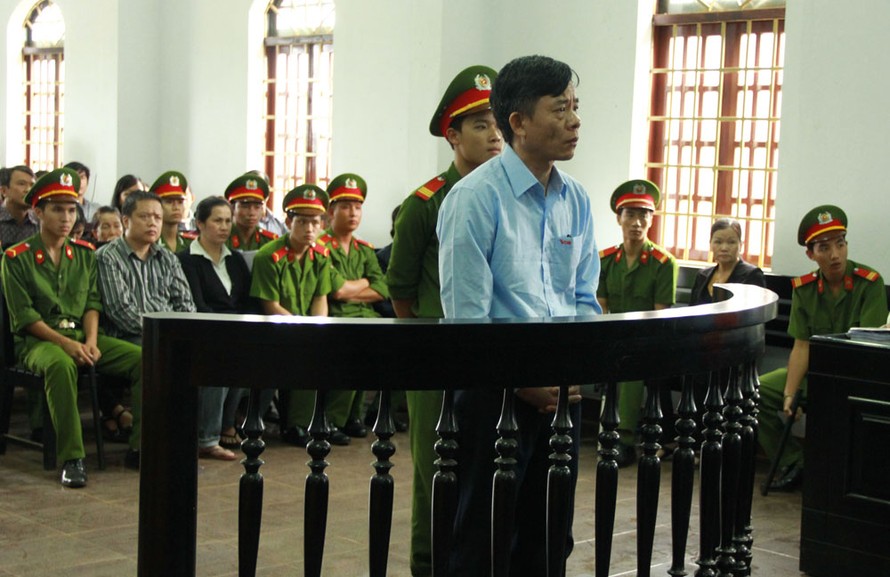 Vũ Việt Hùng kêu oan trước tòa.