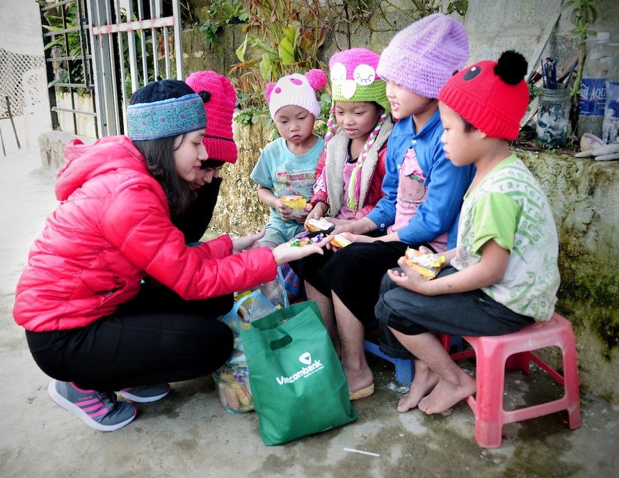 Luôn quan tâm đến người nghèo, đặc biệt là những trẻ em nghèo, CBNV Vietcombank đã lan tỏa các giá trị nhân văn đến với cộng đồng