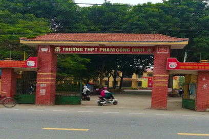 Trường THPT Phạm Công Bình - nơi thầy giáo N.M.L công tác.