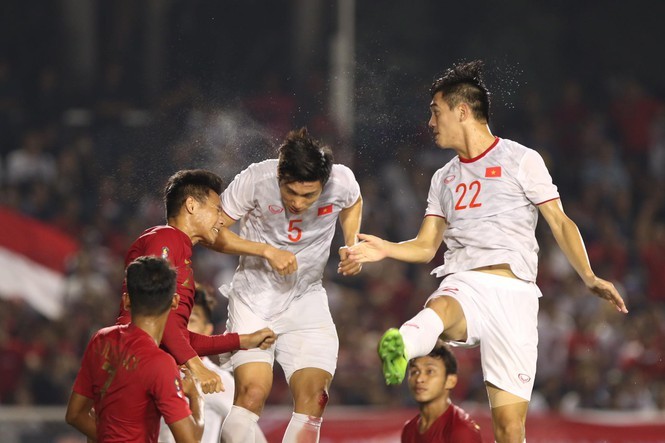 Đoàn Văn Hậu đánh đầu ghi bàn trong trận Chung kết với Indonesia