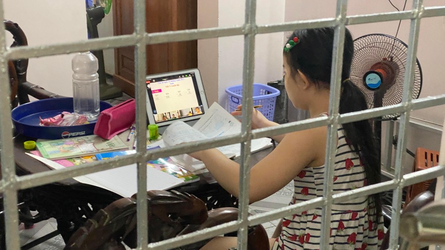 Sở GD&ĐT Cà Mau quyết định dừng triển khai dạy học trực tuyến đối với tiểu học năm học 2021-2022.
